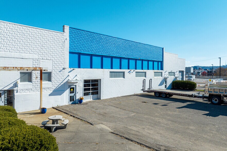 More Photos Of 1000 California Ave, Pittsburgh Warehouse For Lease