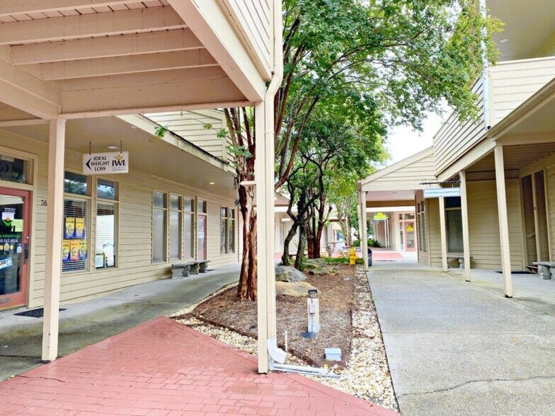 More Photos Of 913 Gulf Breeze Pky, Gulf Breeze Storefront Retail Office For Sale