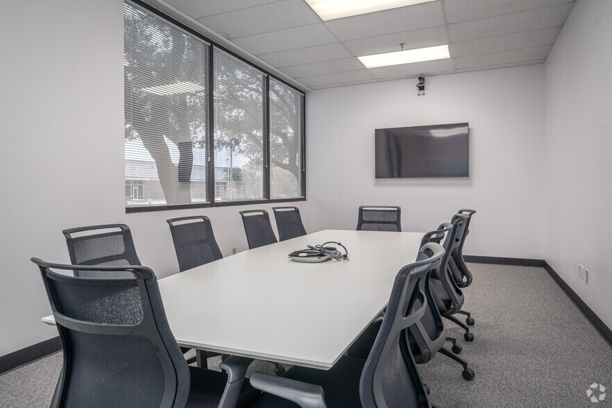 More Photos Of 7250 W 43rd St, Houston Warehouse For Lease