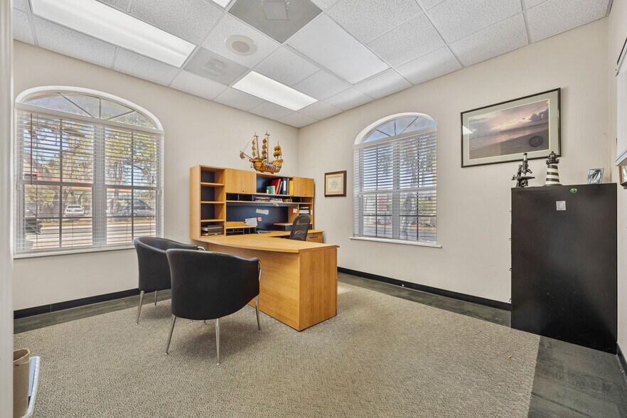 More Photos Of 14522 University Point Pl, Tampa Medical For Sale
