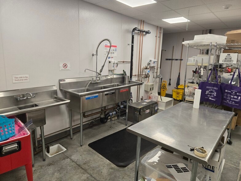 More Photos Of 162 Main St, Hudson Flex For Lease