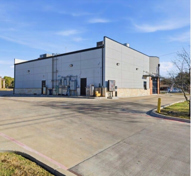 More Photos Of 1000 N Robinson Dr, Robinson Restaurant For Sale