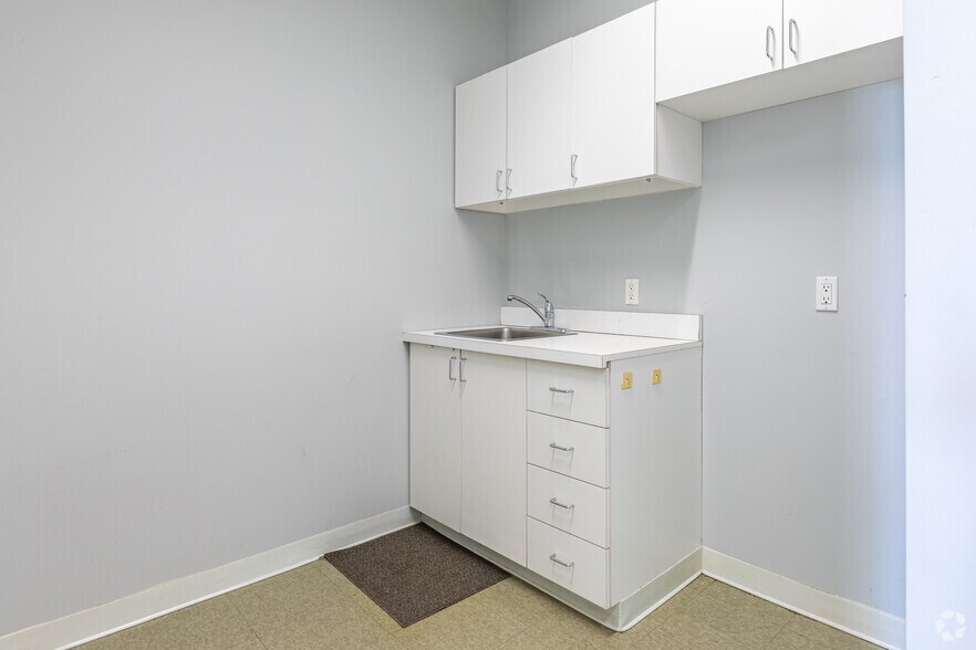 More Photos Of 2 Bloor St W, Toronto Office For Lease