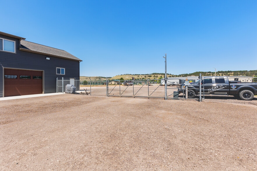 More Photos Of 11700 Sturgis Rd, Summerset Warehouse For Sale