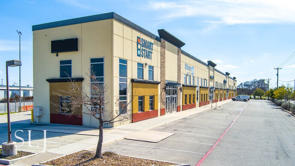 More Photos Of 4400-4420 N Interstate 35, San Antonio Showroom For Sale