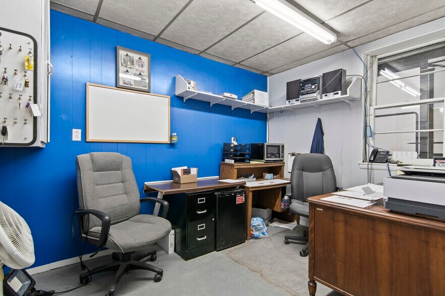 More Photos Of 1117 N Old Route 66, Litchfield General Retail For Sale