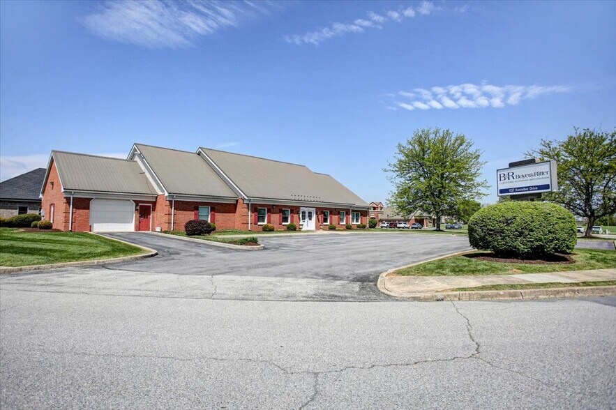More Photos Of 1137 Kennebec Dr, Chambersburg Office For Sale