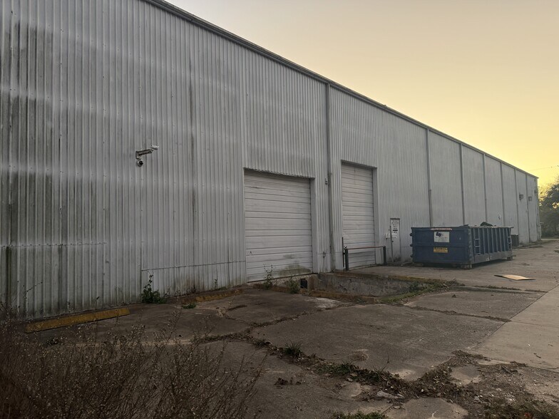 More Photos Of 9201 Wingtip Dr, Houston Warehouse For Sale