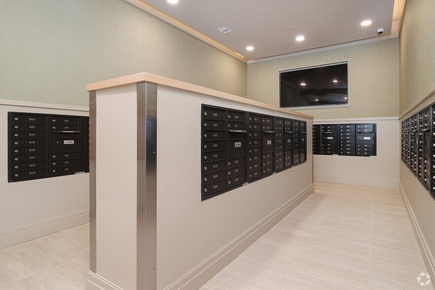 More Photos Of 266 Canal St, Salem Apartments For Lease