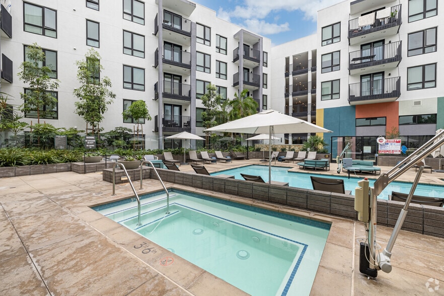 More Photos Of 4520 Alvarado Canyon Rd, San Diego Apartments For Lease