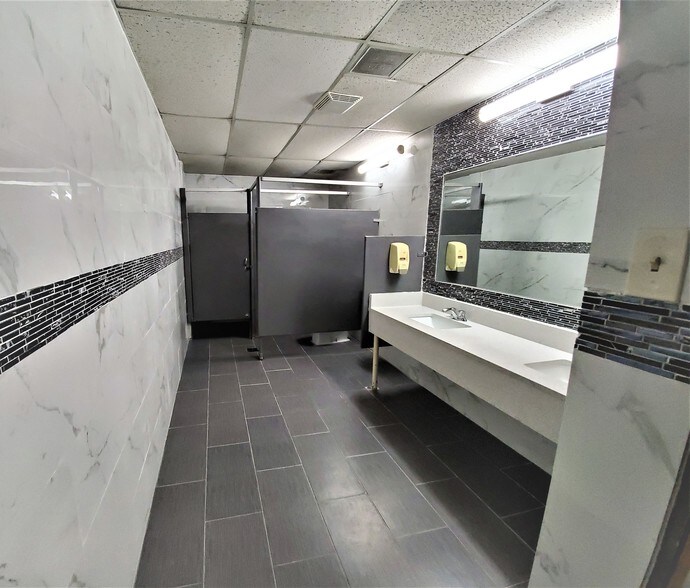 More Photos Of 833 E Arapaho Rd, Richardson Office For Lease