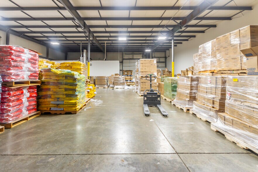 More Photos Of 2840 Mitthoeffer Pl, Indianapolis Warehouse For Sale