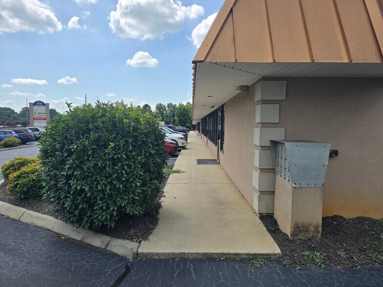 More Photos Of 400 S Main St, Mauldin Unknown For Lease
