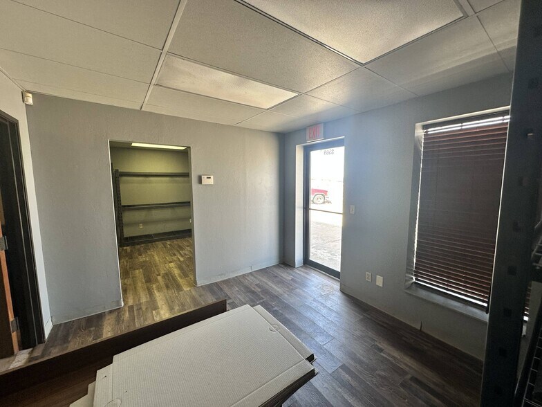 More Photos Of 3561 MacDonnell Dr, Norman Warehouse For Lease