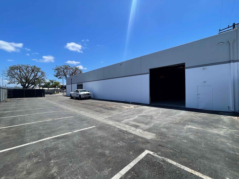 More Photos Of 13861 Seaboard Cir, Garden Grove Warehouse For Lease