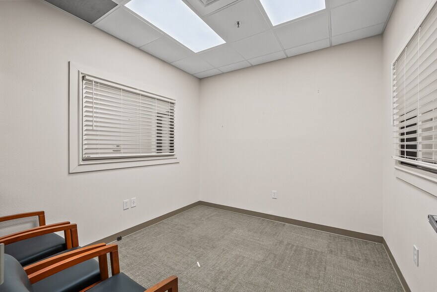 More Photos Of 7202 Slide Rd, Lubbock Medical For Lease