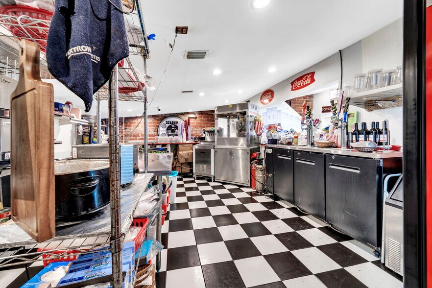 More Photos Of 174 Miracle Strip Pky SE, Fort Walton Beach Storefront For Lease