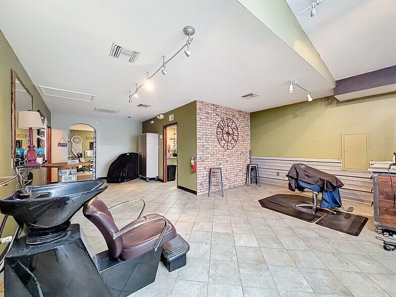 More Photos Of 13414 US Highway 19, Hudson Showroom For Lease