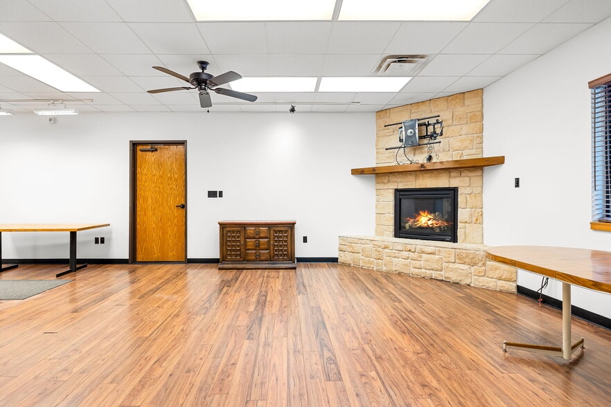 More Photos Of 1515 E Belt Line Rd, Carrollton Office Residential For Sale