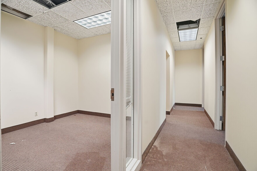 More Photos Of 941 Hillwind Rd NE, Minneapolis Medical For Sale