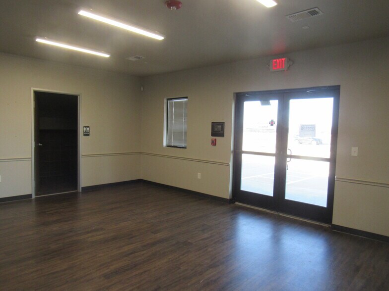 More Photos Of 595 W FM 120, Pottsboro Office For Lease
