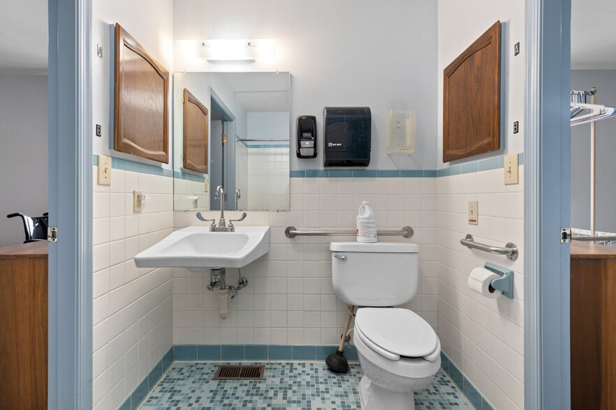 More Photos Of 218 Mill Rd, Woodstock Congregate Senior Housing For Sale