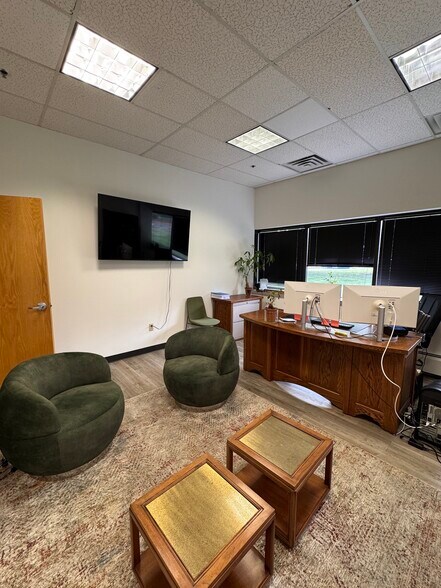 More Photos Of 2851 Charlevoix Dr SE, Grand Rapids Office For Lease