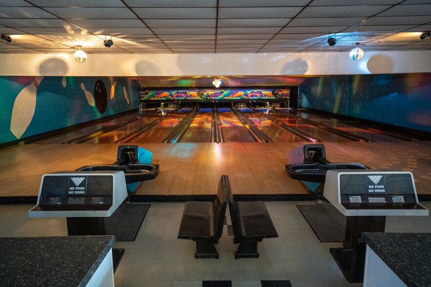 More Photos Of 675 Grant St, Winneconne Bowling Alley For Sale