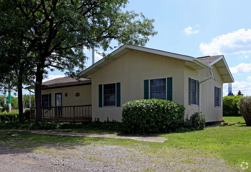 More Photos Of 5400 Old Orchard Dr, Geneva Office For Lease