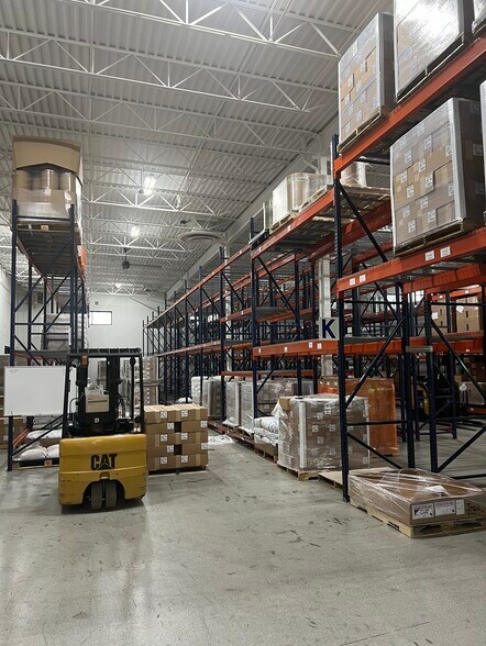 More Photos Of 253 Commerce Dr, Grayslake Warehouse For Sale