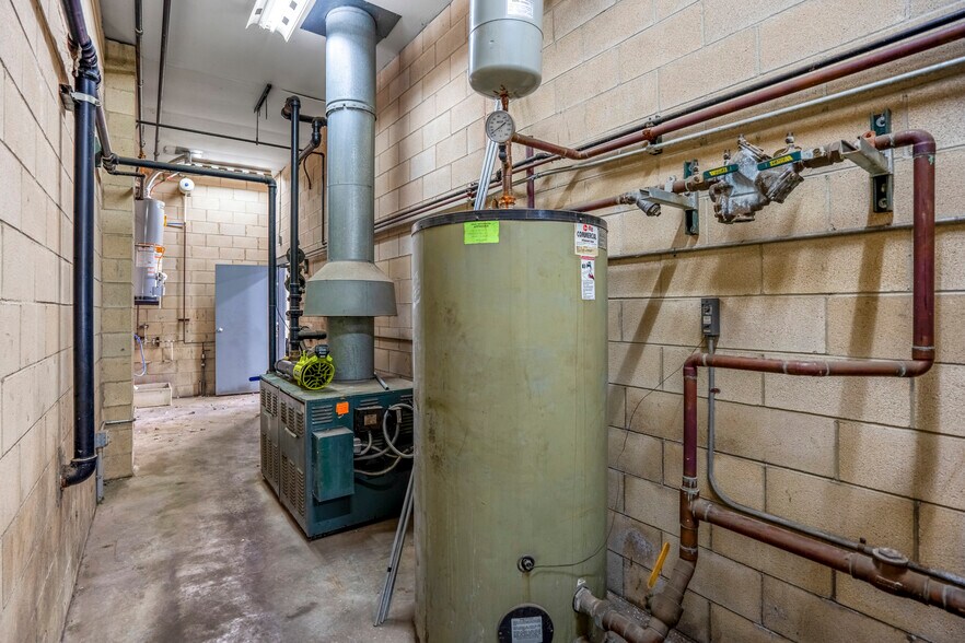 More Photos Of 7300 Lewis Ave, Temperance Carwash For Sale