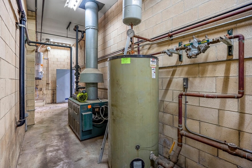 More Photos Of 7300 Lewis Ave, Temperance Carwash For Sale