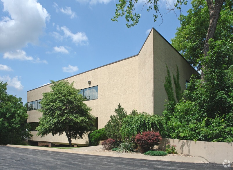 More Photos Of 2900 NE Brooktree Ln, Gladstone Office For Sale