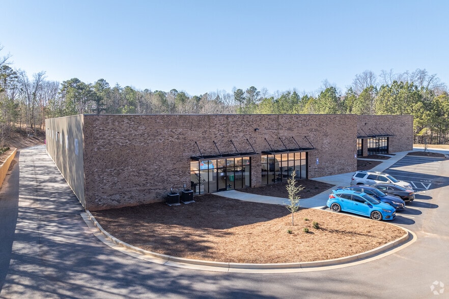 More Photos Of 1325 Calvary Creek Pky SW, Gainesville Showroom For Lease