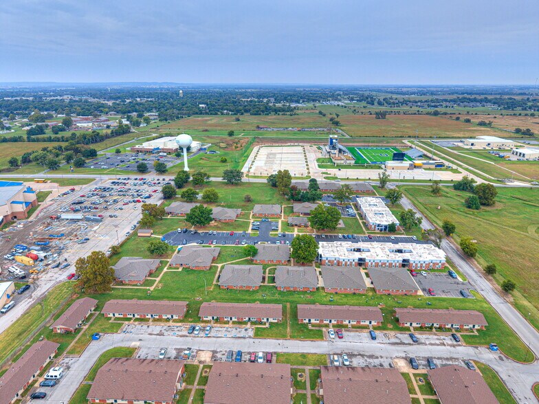 More Photos Of 1220 SE 9th St, Pryor Apartments For Sale