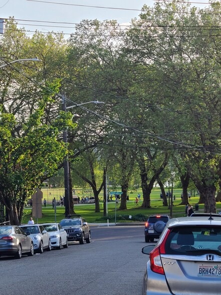 More Photos Of 7109 Woodlawn Ave NE, Seattle Storefront Retail Office For Lease