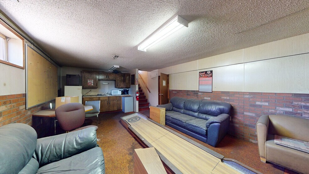 More Photos Of 662 15 St SW, Medicine Hat Industrial For Sale