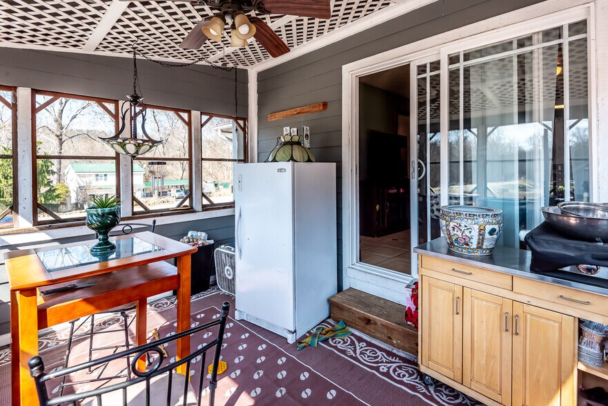 More Photos Of 5527 Oregonia Rd, Oregonia Restaurant For Sale