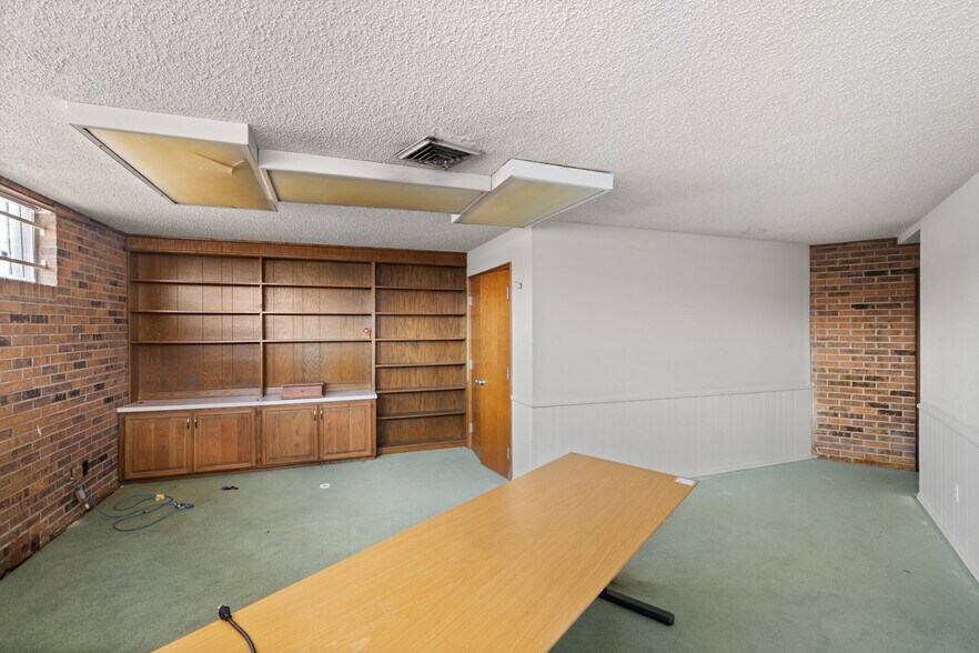 More Photos Of 513 W Rittenhouse Rd, Houston Religious Facility For Lease