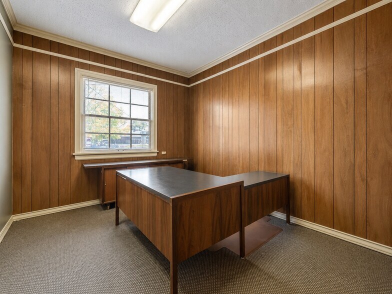 More Photos Of 321 S Main St, Marksville Office For Sale