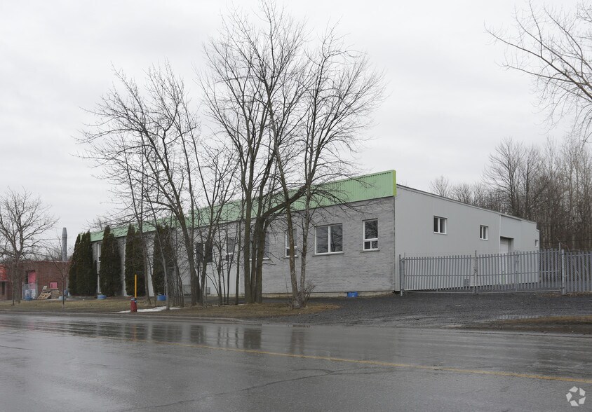 More Photos Of 2275-2277 Boul Industriel, Chambly Warehouse For Lease