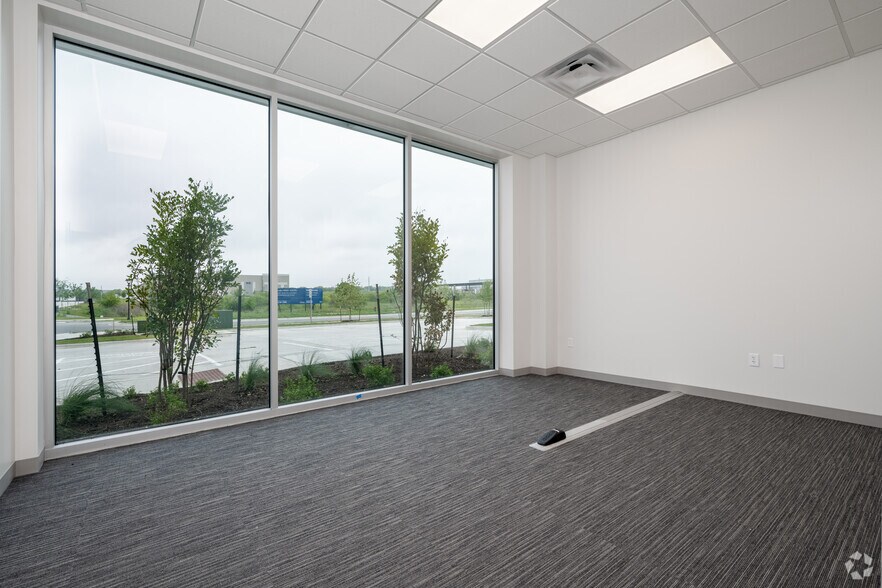 More Photos Of 19121 Marketplace Ave, Kyle Unknown For Lease