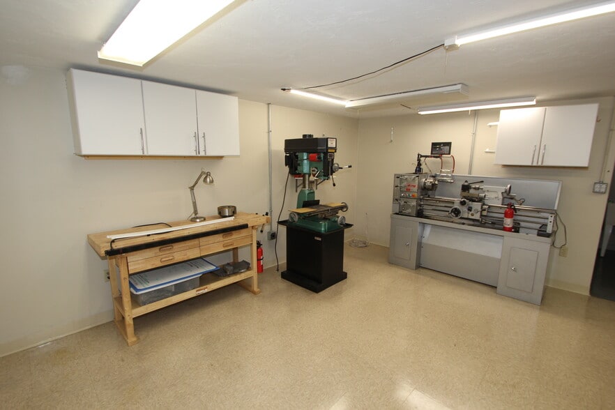 More Photos Of 87 Main St, North Reading Light Manufacturing For Sale