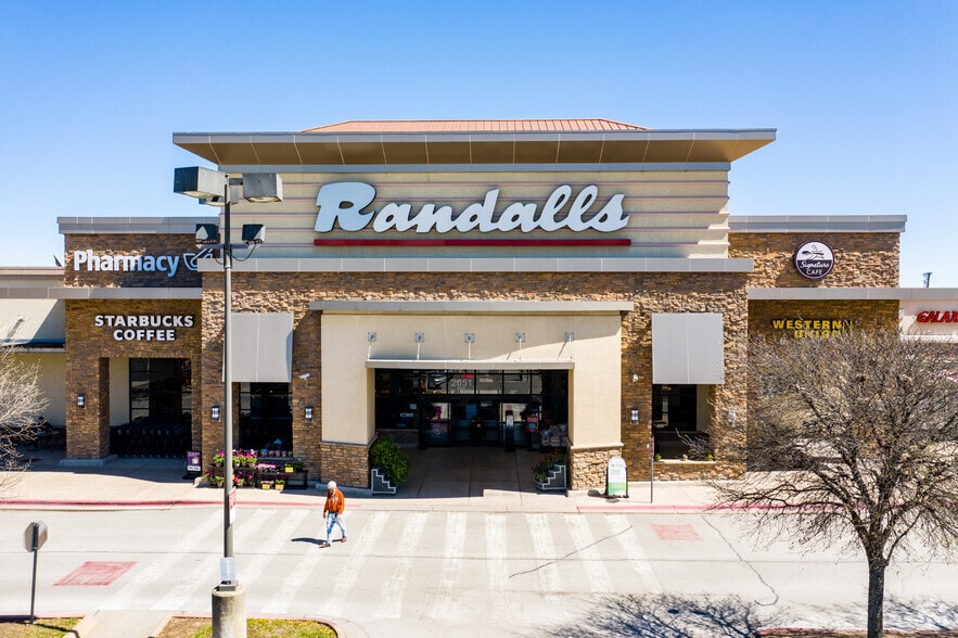 More Photos Of 2051 Gattis School Rd, Round Rock Unknown For Lease