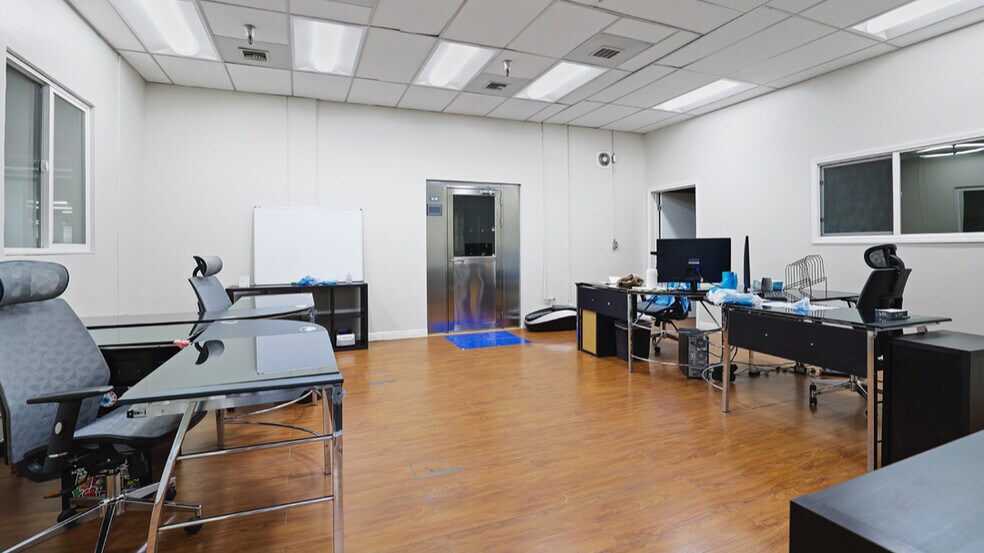 More Photos Of 2250 Maple Ave, Los Angeles Warehouse For Lease