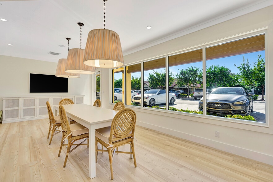 More Photos Of 725 N A1A, Jupiter Medical For Sale