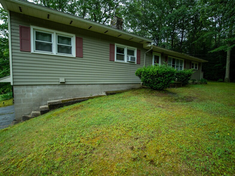 More Photos Of 670 Main St N, Woodbury General Retail For Sale