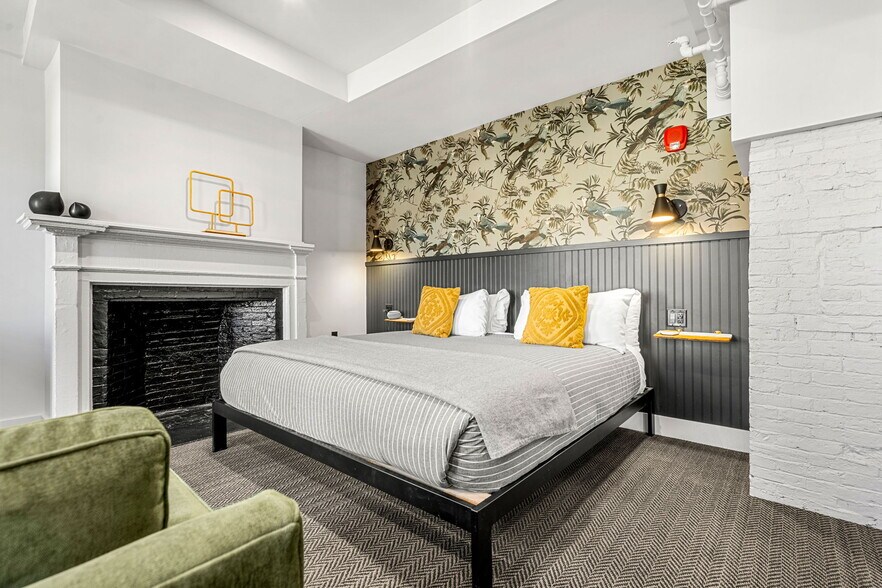 More Photos Of 409 The Hill, Portsmouth Hotel For Sale