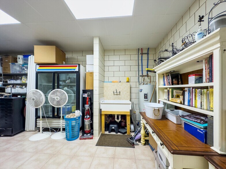 More Photos Of 1092 FM 3000, Elgin Specialty For Sale