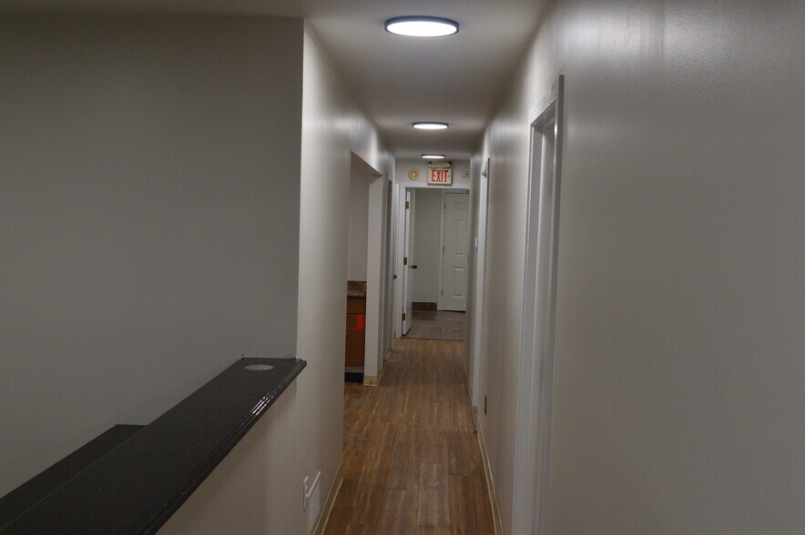 More Photos Of 1457 Nottingham Way, Hamilton Office For Sale